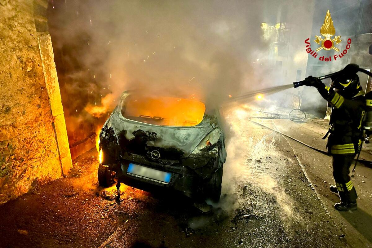Distrutta da un incendio un'autovettura a Montoro. - 