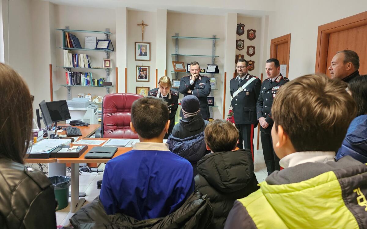 Gli auguri di Natale dei bambini dell’Istituto Comprensivo “Casalbore” alla Stazione dei Carabinieri - 