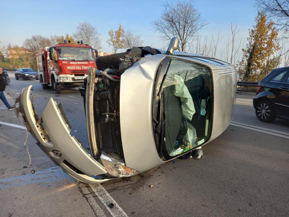 Scontro tra auto a Benevento, non si registrato  danni a persone - 