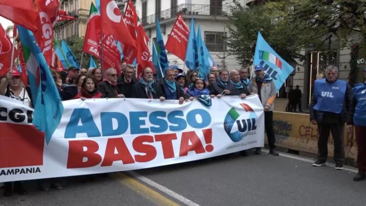 Da Napoli trentamila no alla manovra del governo. - 