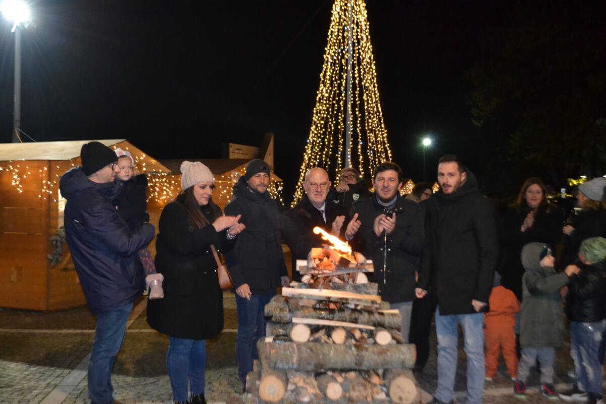 "Summonte: Le stelle e i falò - la magica atmosfera del Natale" . - 