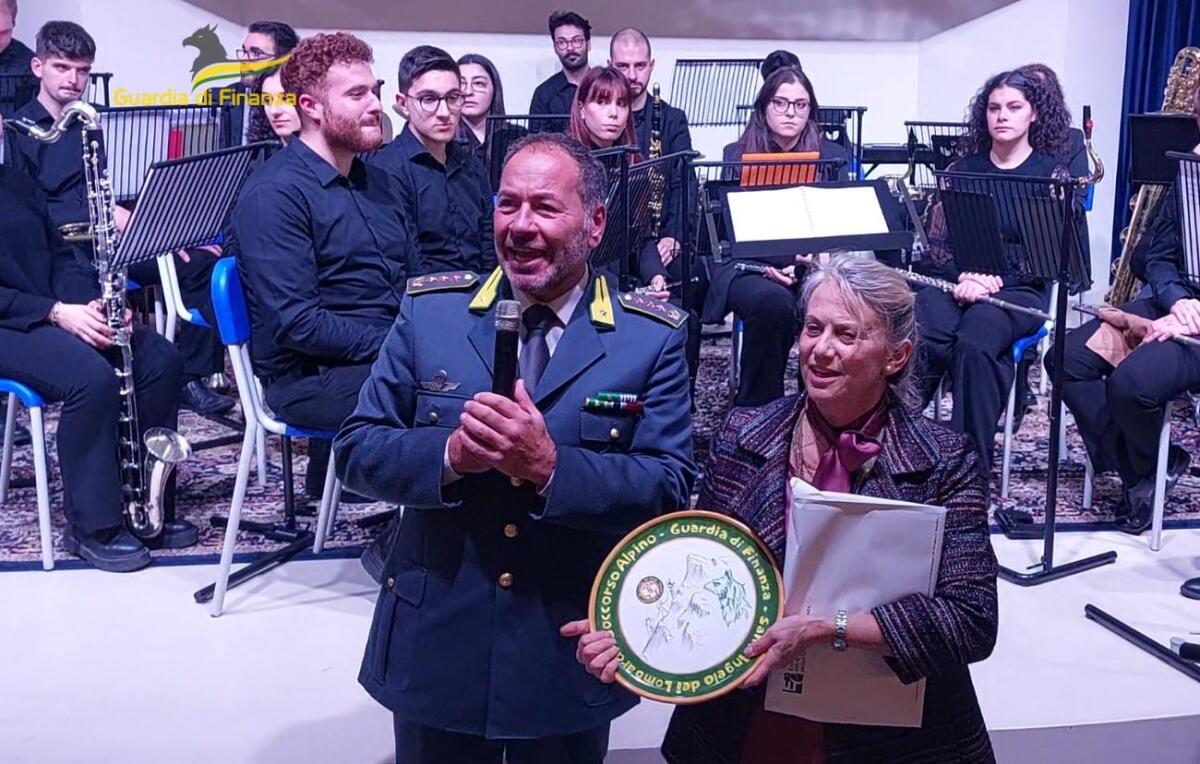 Guardia di Finanza di Avellino. Scambio di auguri in occasione delle imminenti festività natalizie. - 