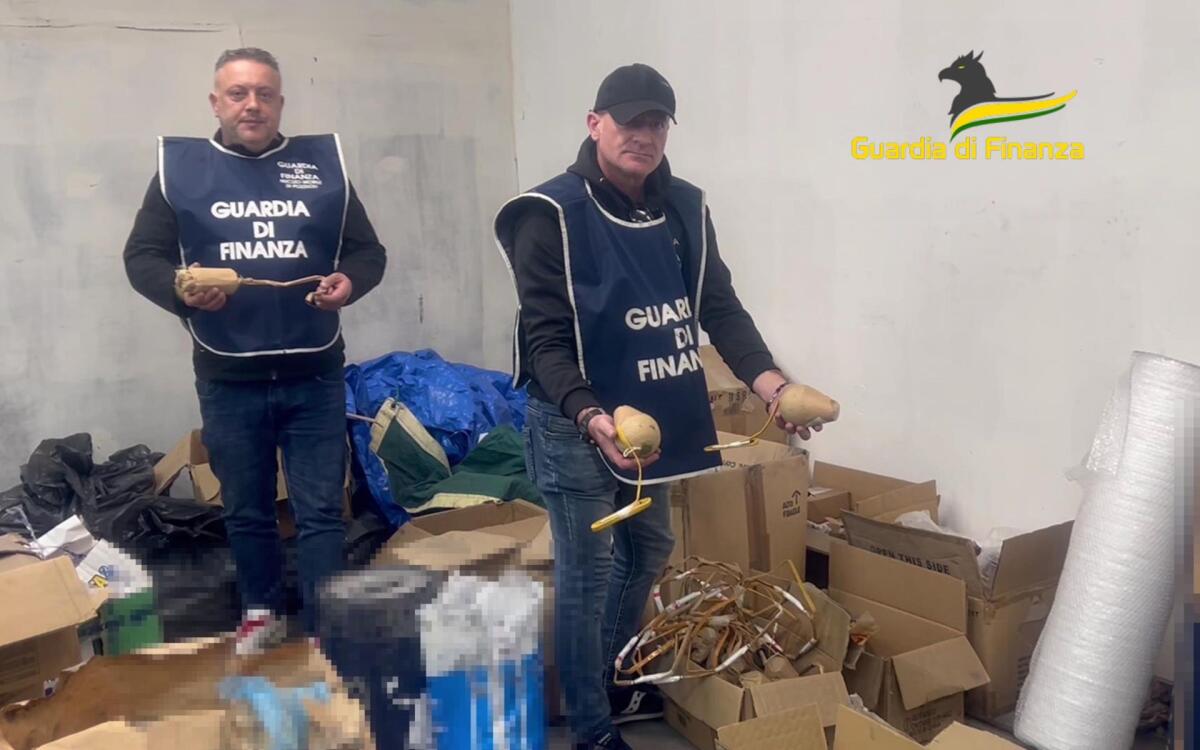 Sequestrati dalla Guardia di Finanza oltre 10 mila ordigni esplosivi - 