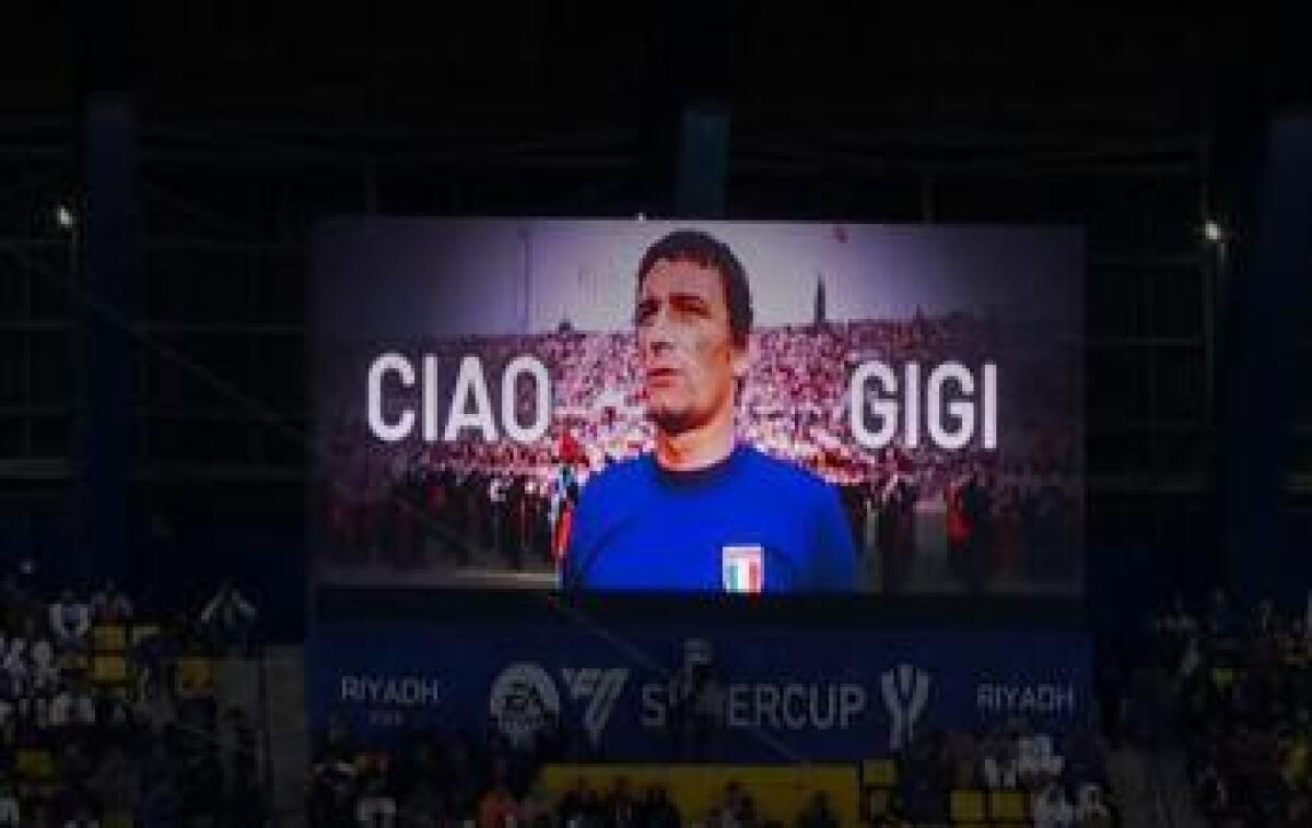 Morte Gigi Riva, fischi durante minuto di silenzio in Supercoppa - 