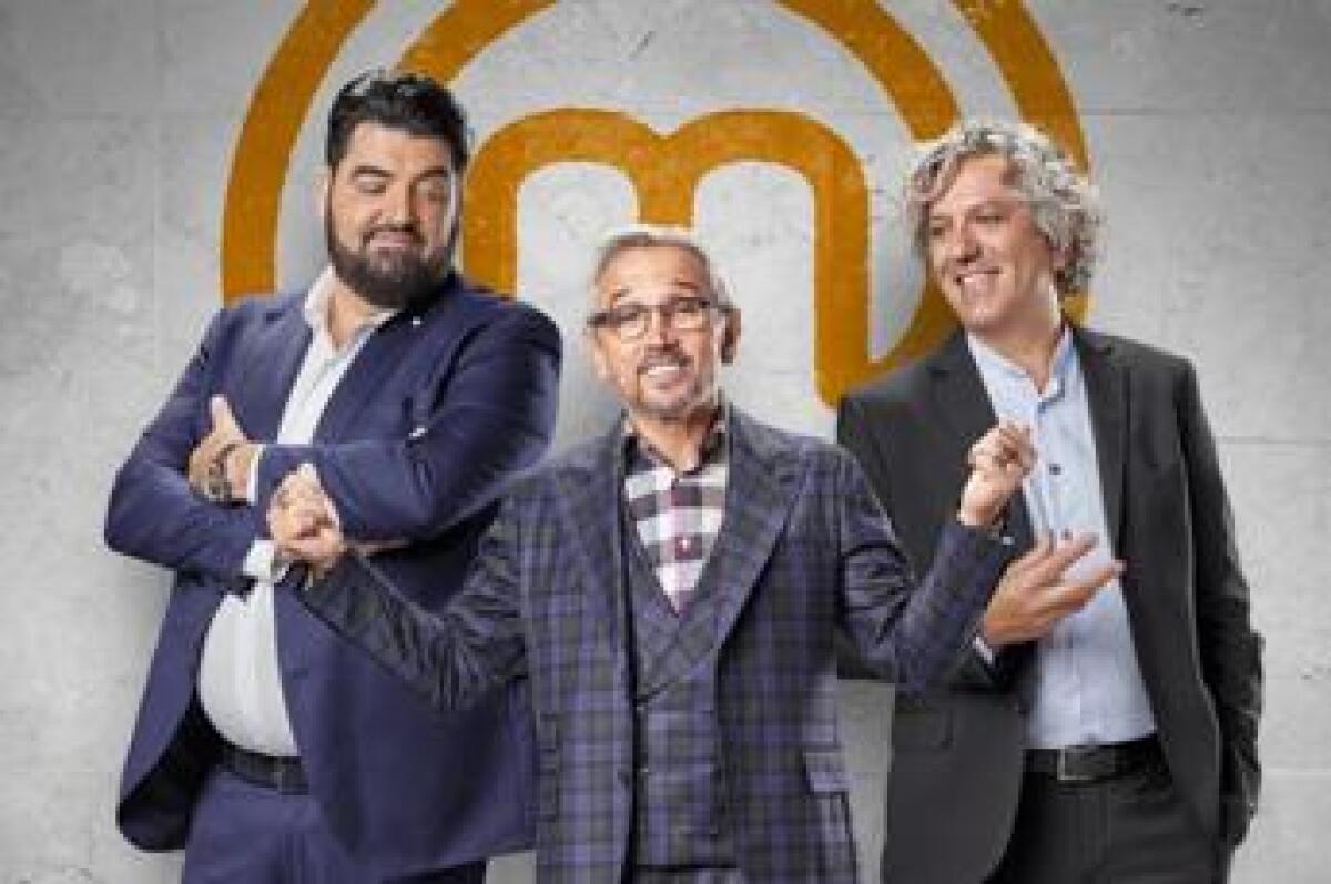 Masterchef in onda stasera, prova esterna a colpi di padel e due pressure test - 