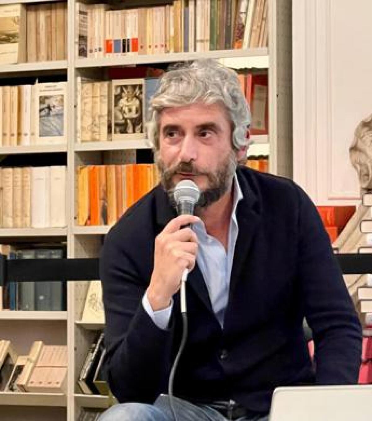 Osho torna in teatro: "L'autoironia di destra, questa sconosciuta" - 