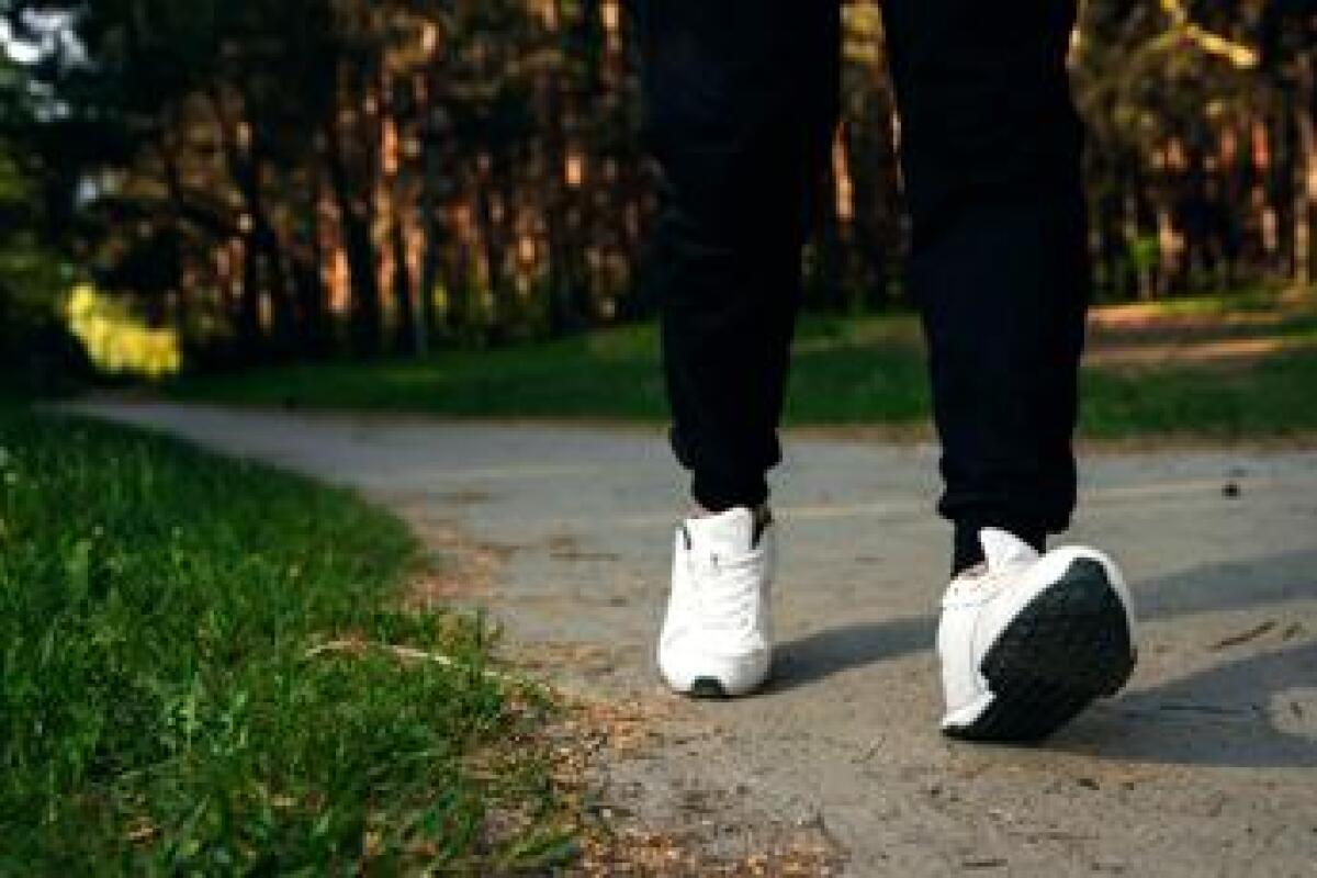 Siesta bocciata, camminare (senza correre) dopo mangiato fa bene - 