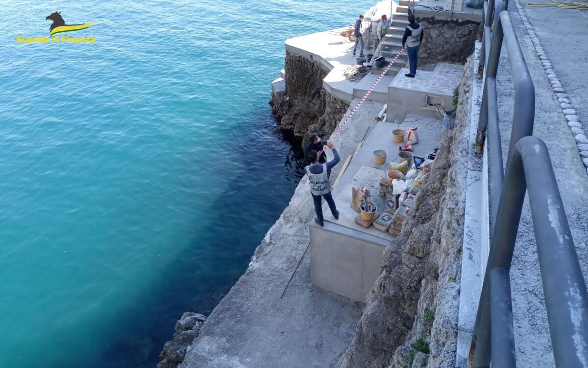 Sequestrato un complesso ricettivo alberghiero nel comprensorio dell’Isola de’ “Li Galli” di Positano - 