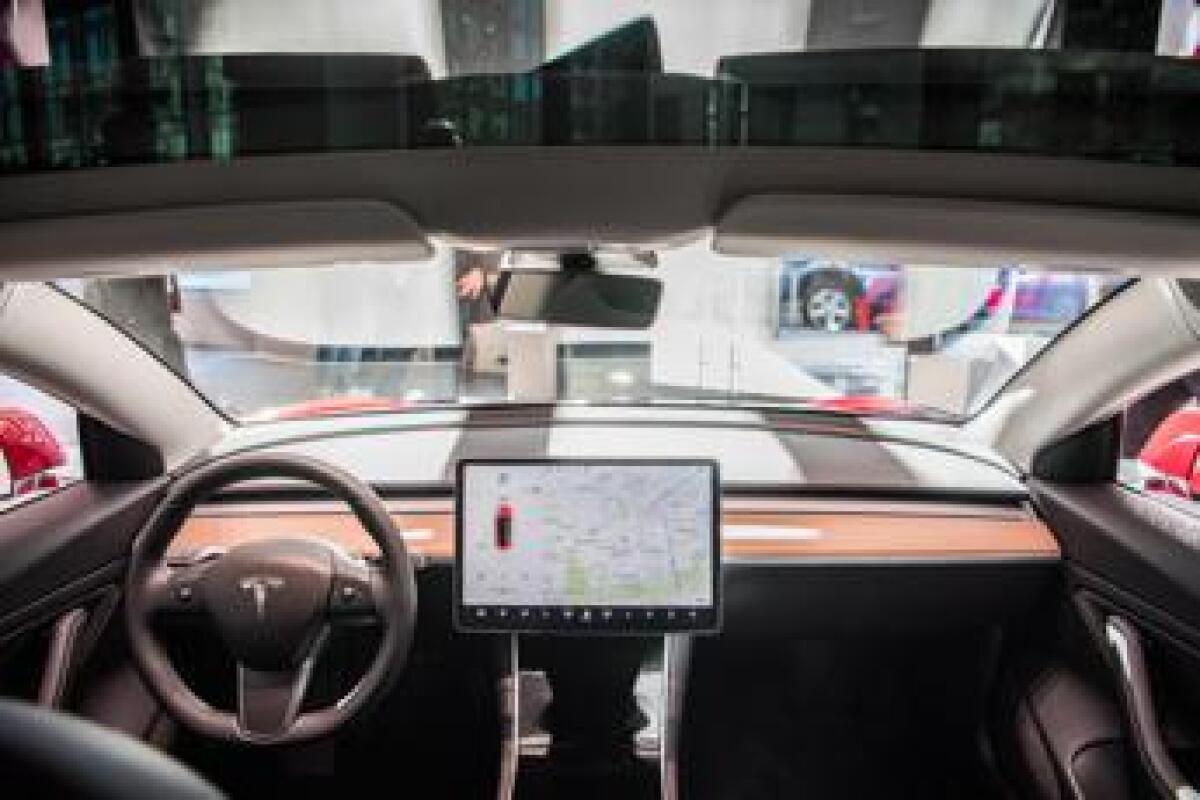 Auto elettriche ferme a Chicago, l'esperto del PoliMi: "Incuria e freddo possibili cause" - 