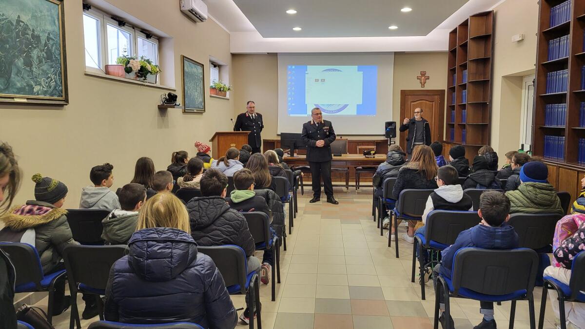 Ciclo di incontri tra Carabinieri e studenti delle scuole irpine di ogni ordine e grado - 