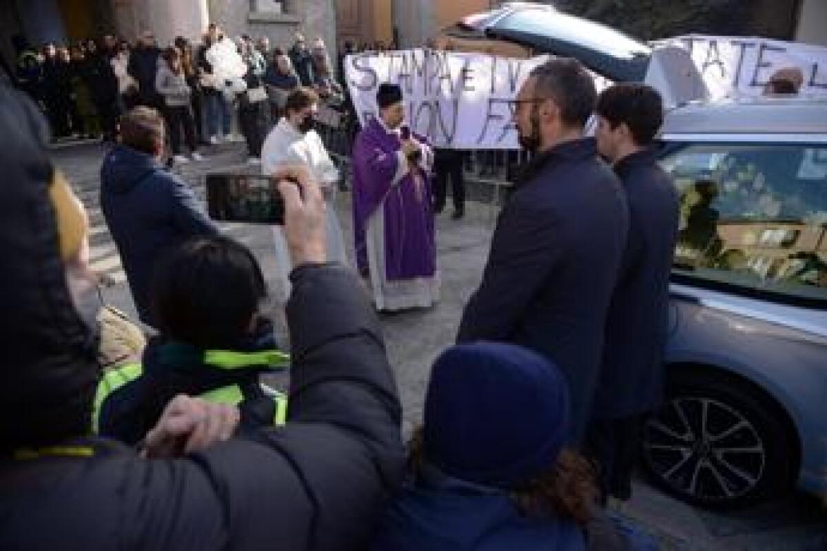 Giovanna Pedretti, parroco: "In tantissimi ai funerali, ennesima attestazione di stima" - 
