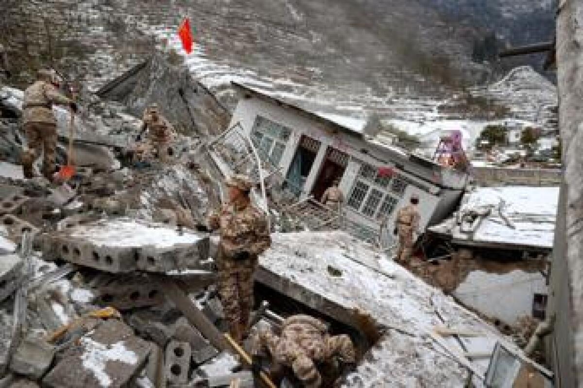 Terremoto in Cina, scossa 7.1 al confine tra Xinjiang e Kyrgyzstan - 