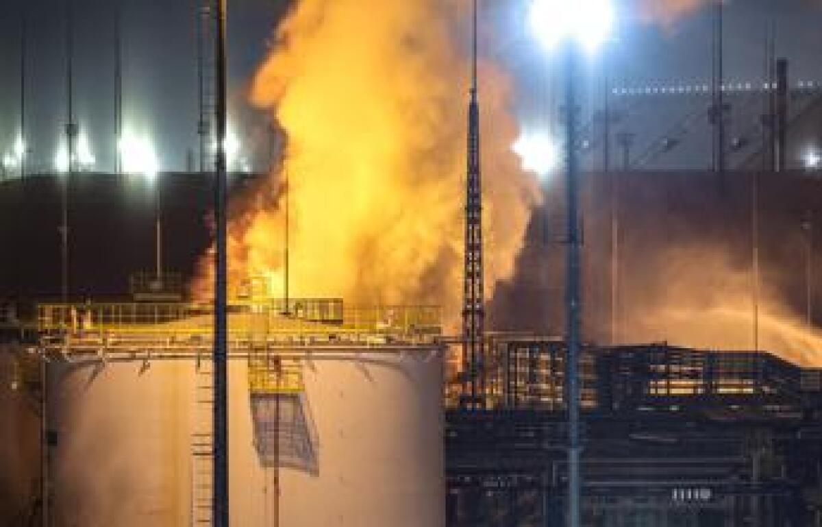 Russia, incendio in terminal gas Novatek vicino a San Pietroburgo - 