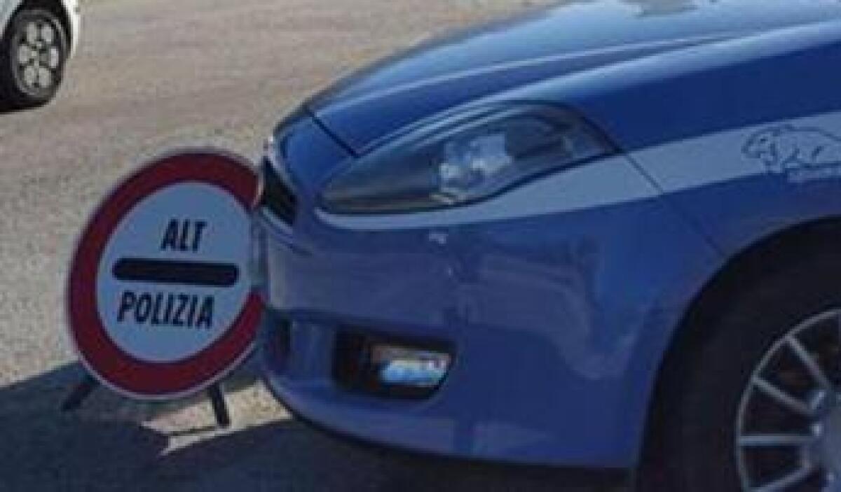 Roma, inseguimento sulla Colombo: feriti due agenti. Uomo in fuga investito da auto - 