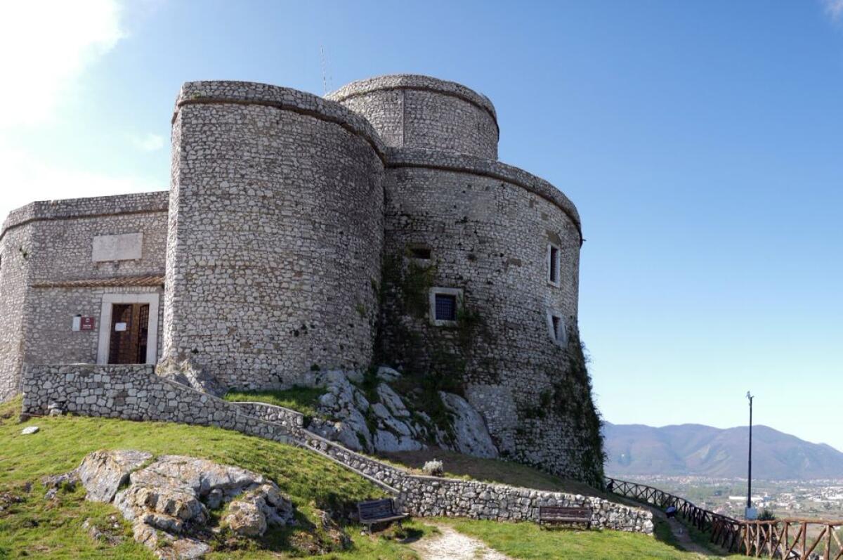 Montesarchio. Minaccia di morte la moglie, scatta divieto per un 41enne - 