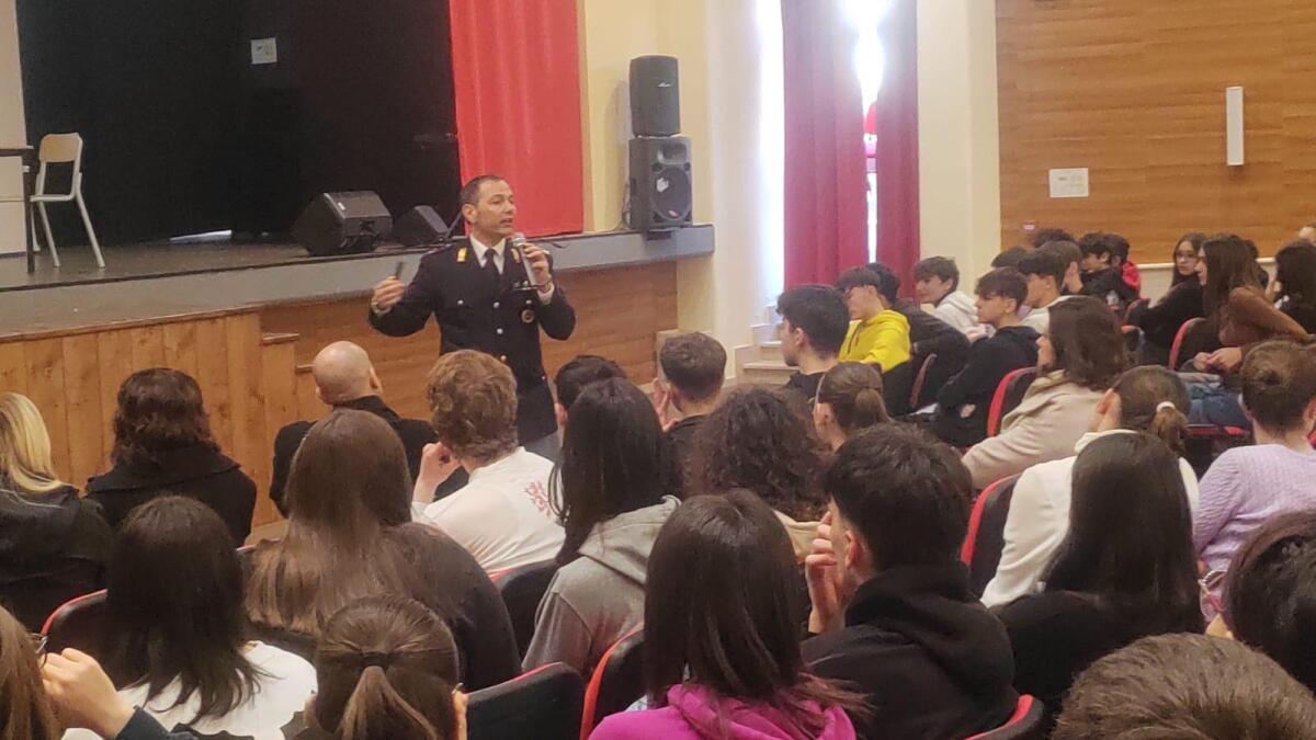 Incontri della Questura di Benevento con le scuole - 