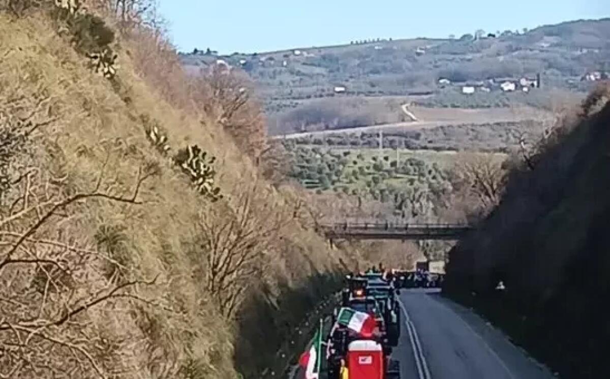 Marcia dei trattori verso Telese Terme - 