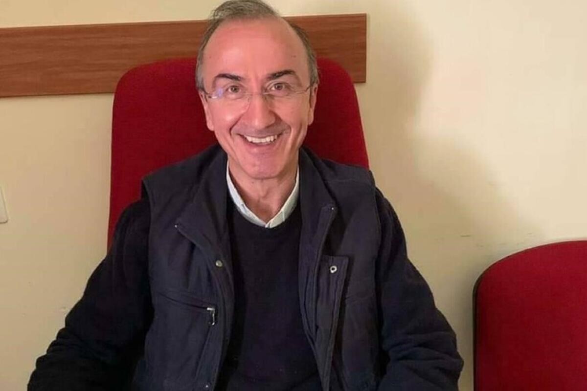 Dopo aver lasciato il sacerdozio per amore, ora don Antonio si candida a sindaco - 