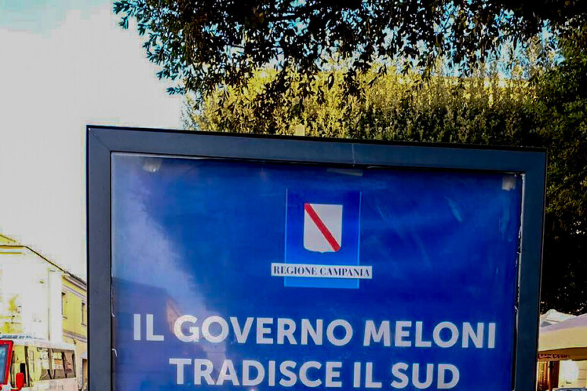 Manifesti Regione contro Governo Meloni, è polemica - 