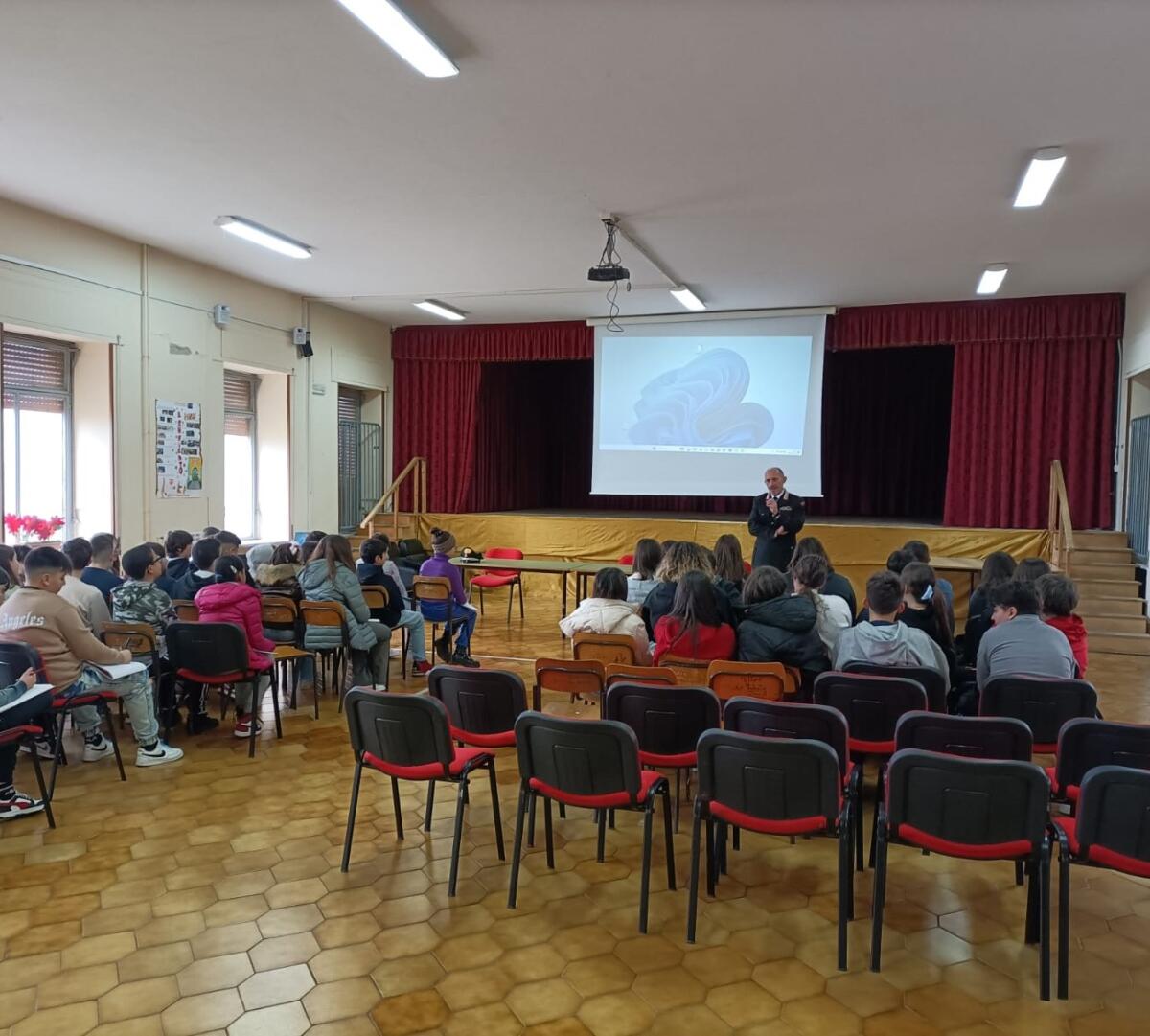 Solopaca. Carabinieri incontrano gli studenti - 