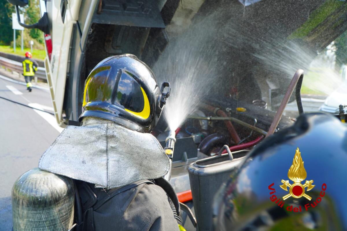 Incendio di un camion sull'Ofantina - 