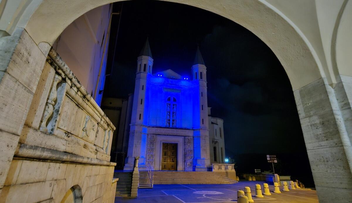 Giornata mondiale Consapevolezza Autismo, la Basilica di Cascia si illumina di blu. - 