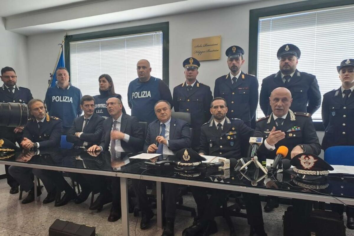 Droga e cellulari in carcere, consegne con droni - 