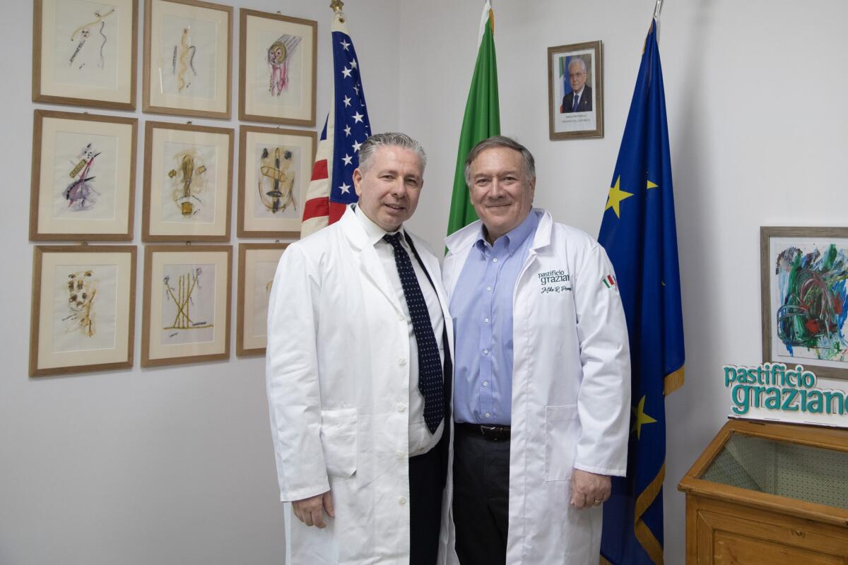 Mike Pompeo in visita al Pastificio Graziano di Manocalzati - 