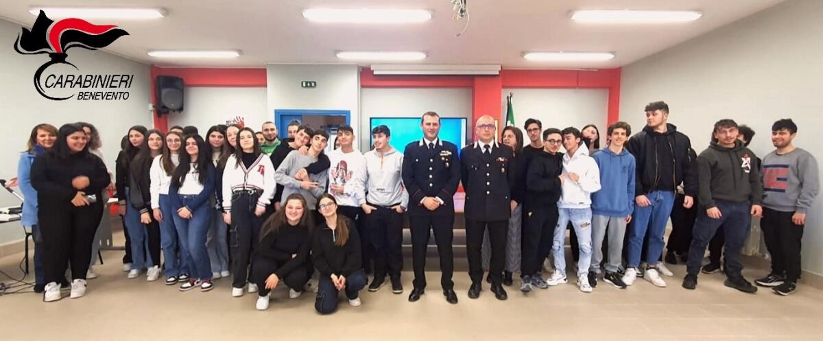 Scuola e Legalità, i Carabinieri incontrano studenti di Circello - 