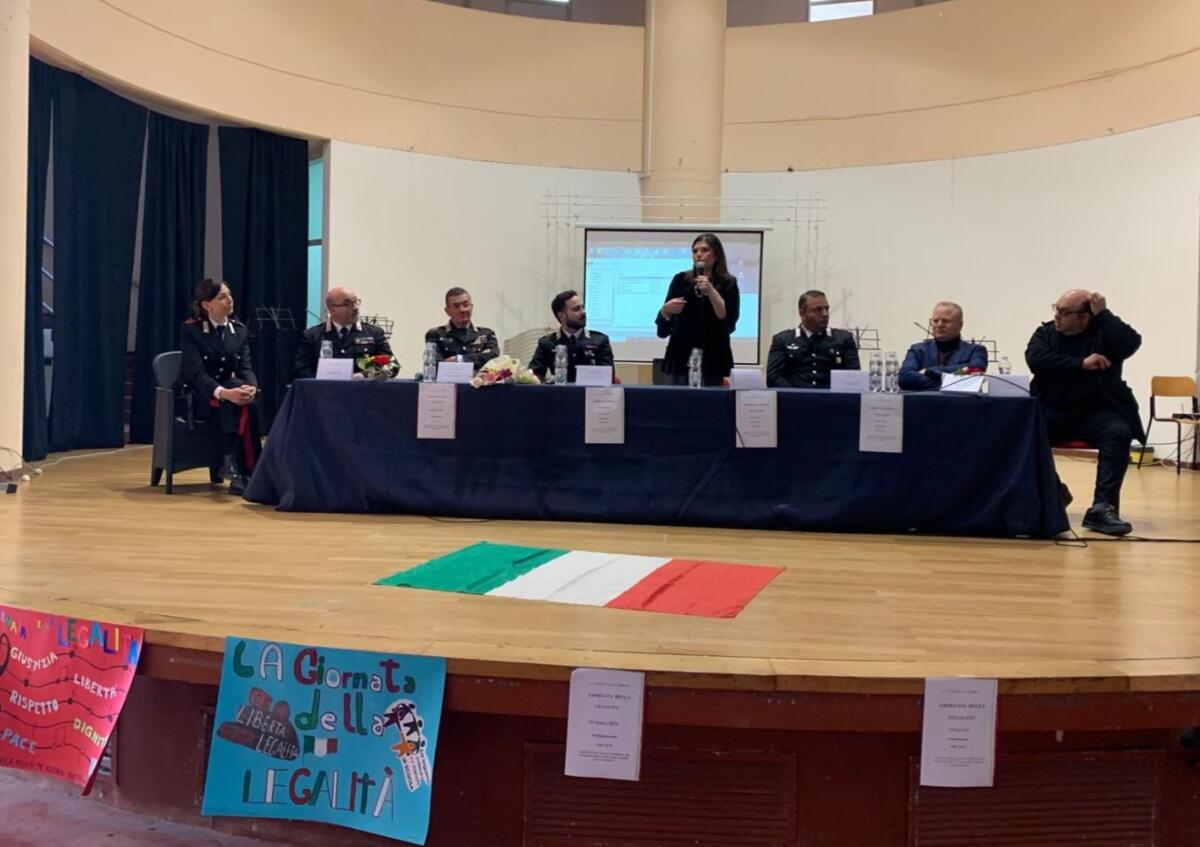 Cultura della Legalità, Carabinieri incontrano studenti di Bisaccia - 