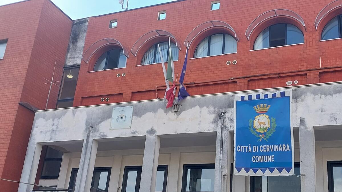 Cervinara. Giornata in memoria delle vittime del Covid, bandiere a mezz'asta - 