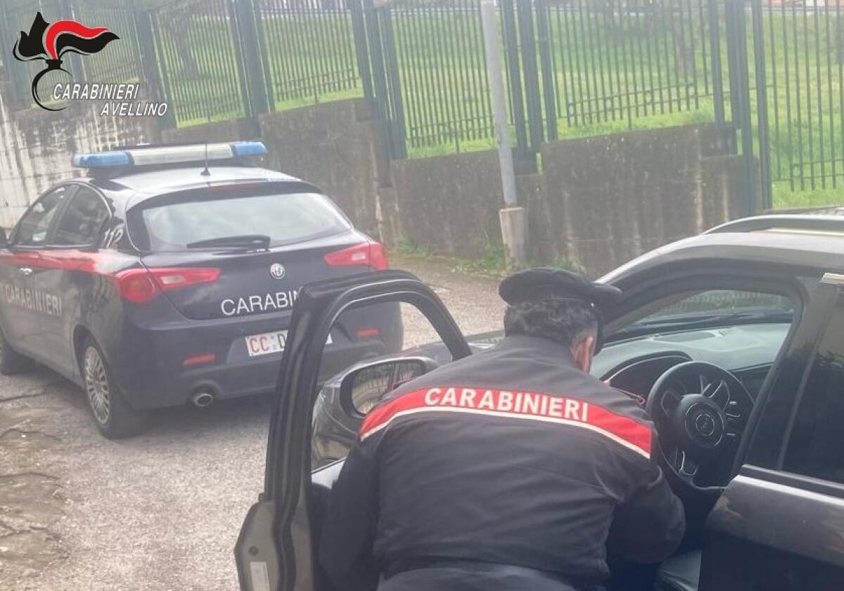 Ruba sei confezioni di profumo per un valore di 1000 euro, in manette un 29enne - 