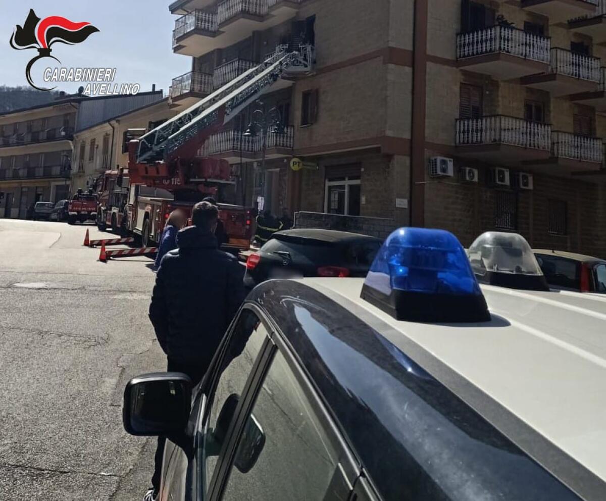 Incendio in un appartamento a Chiusano San Domenico, locali inagibili. - 