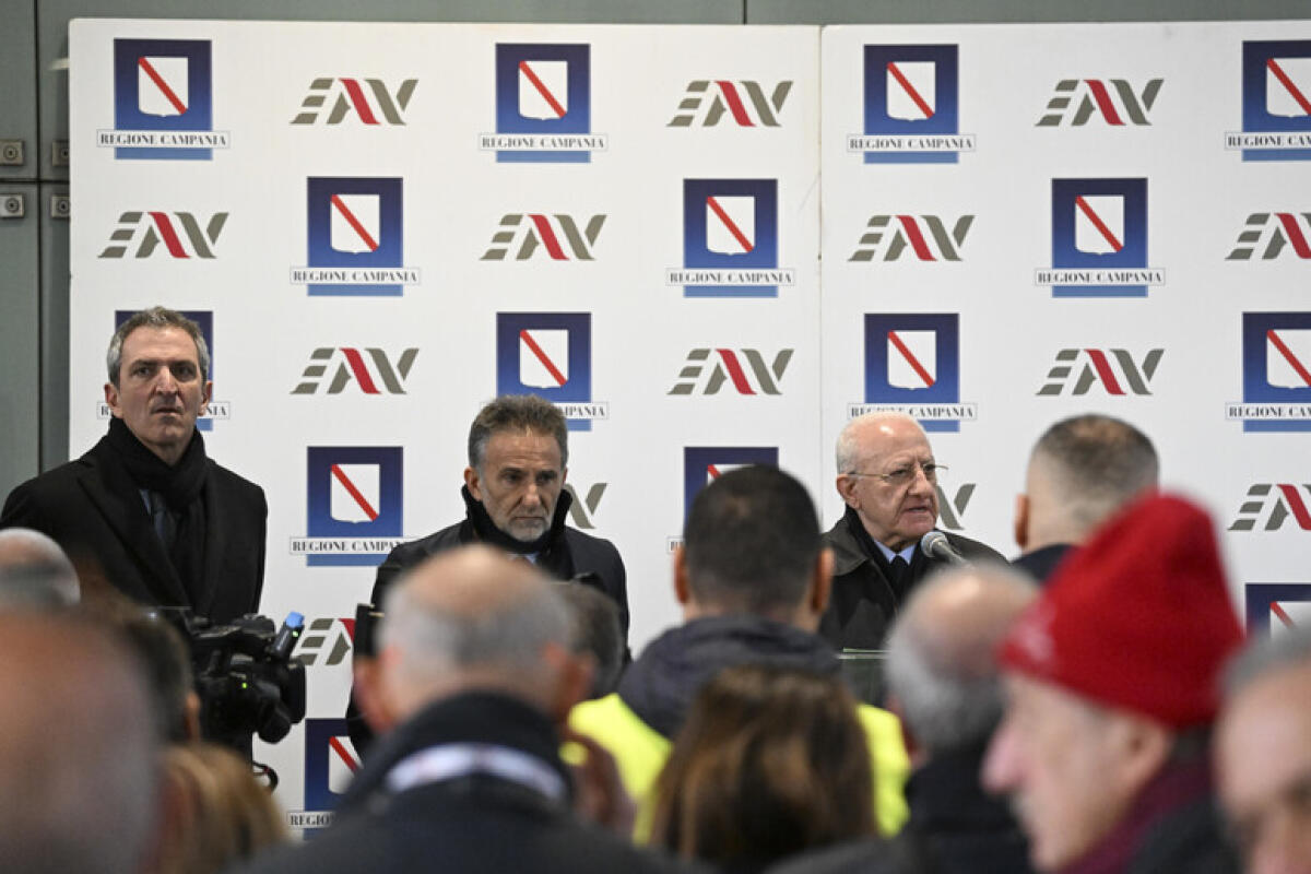 De Luca:  quando inauguriamo treni nuovi è sempre una bella giornata - 