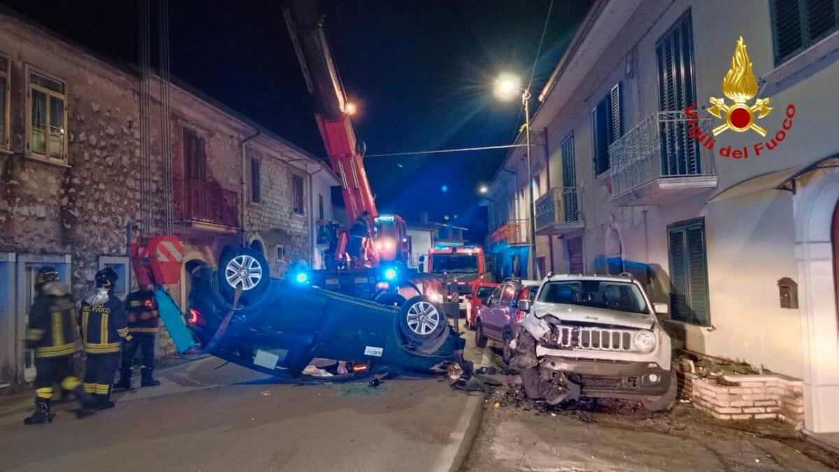 Due giovani 30enni feriti in un incidente stradale - 