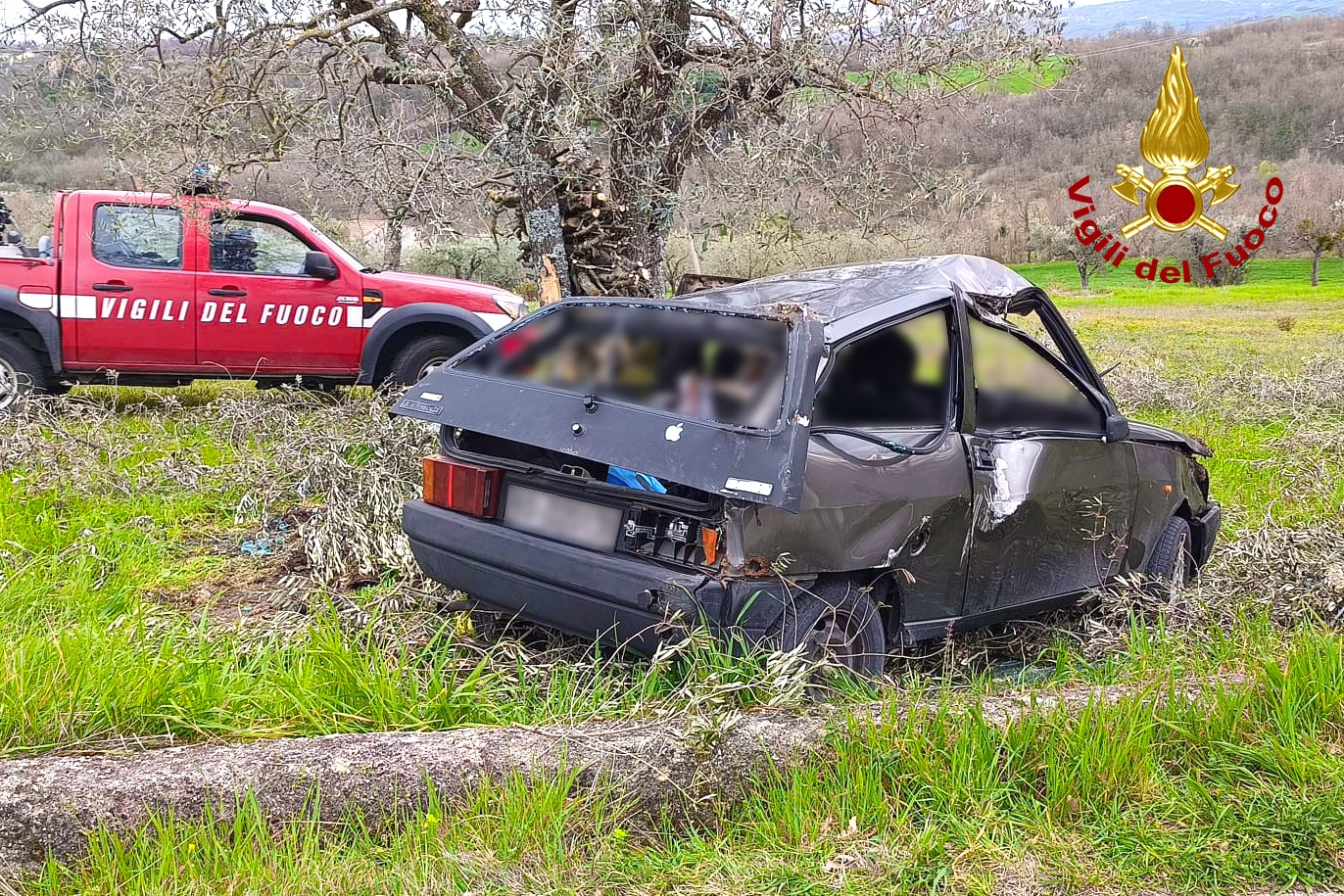 Madre e figlio feriti in un incidente stradale