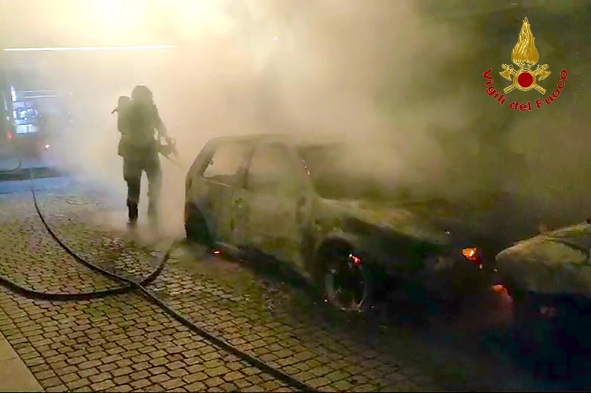 Due autovetture in fiamme nella notte a Montoro. - 