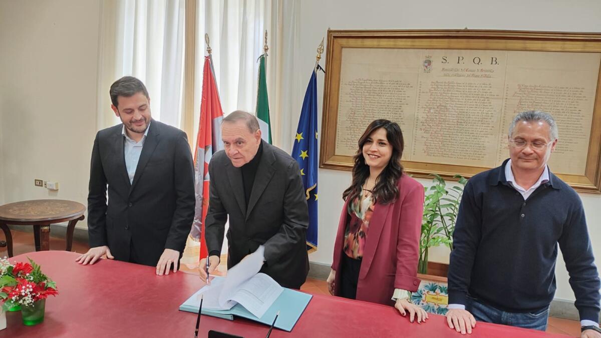 Firmato accordo per la realizzazione di un campo da golf - 