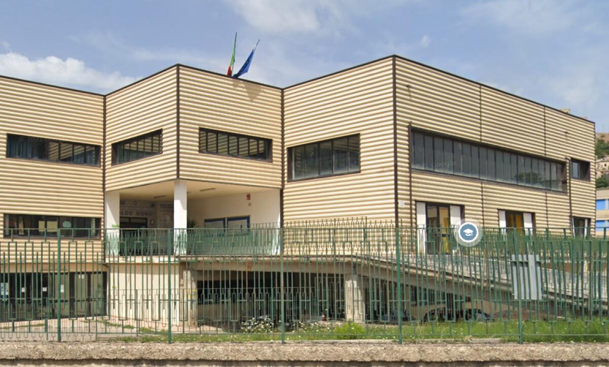 Consegnati lavori per la messa in sicurezza dell'Aldo Moro di Montesarchio. - 