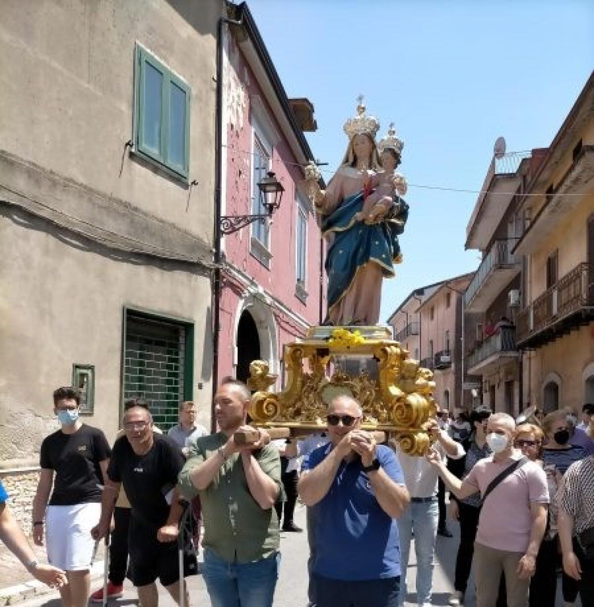 Cervinara. A scafatella e il rito delle mazze - 