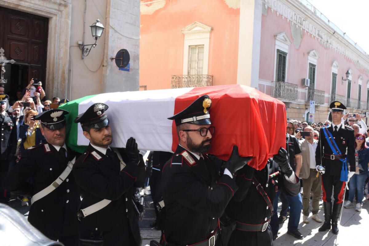 Funerali  carabinieri, 'loro morte un crimine'. - 