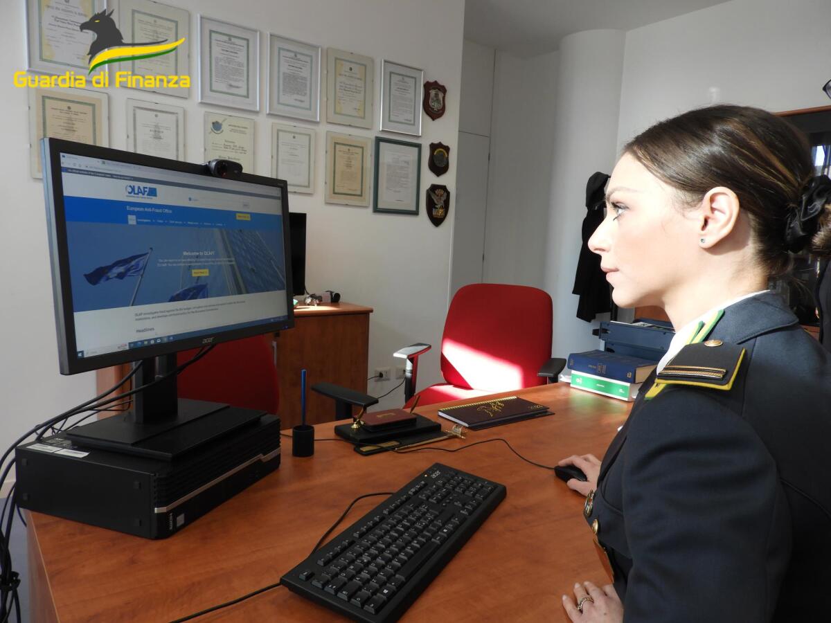 Illecito commercio on line di sigarette, prodotti da fumo, tra cui e-cigarettes nocive e liquidi da inalazione. - 