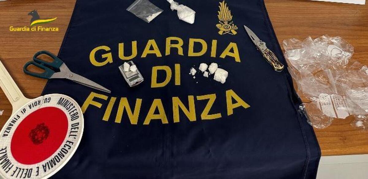 Tratto in arresto dalla Guardia di Finanza un pusher di crack e cocaina. - 