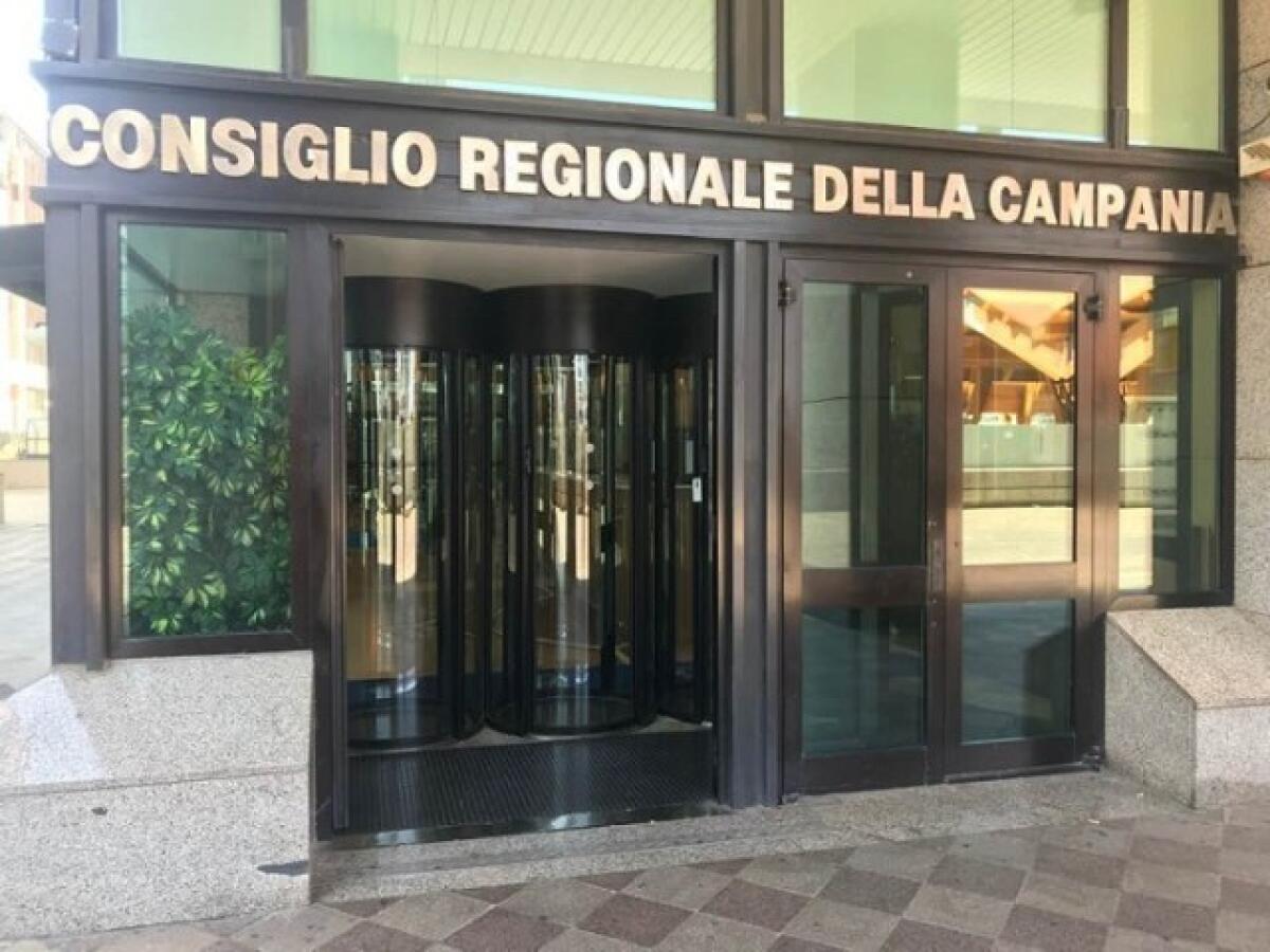 La facciata del Consiglio regionale della Campania sarà illuminata di rosso per la Giornata Mondiale della Sclerosi Multipla. - 