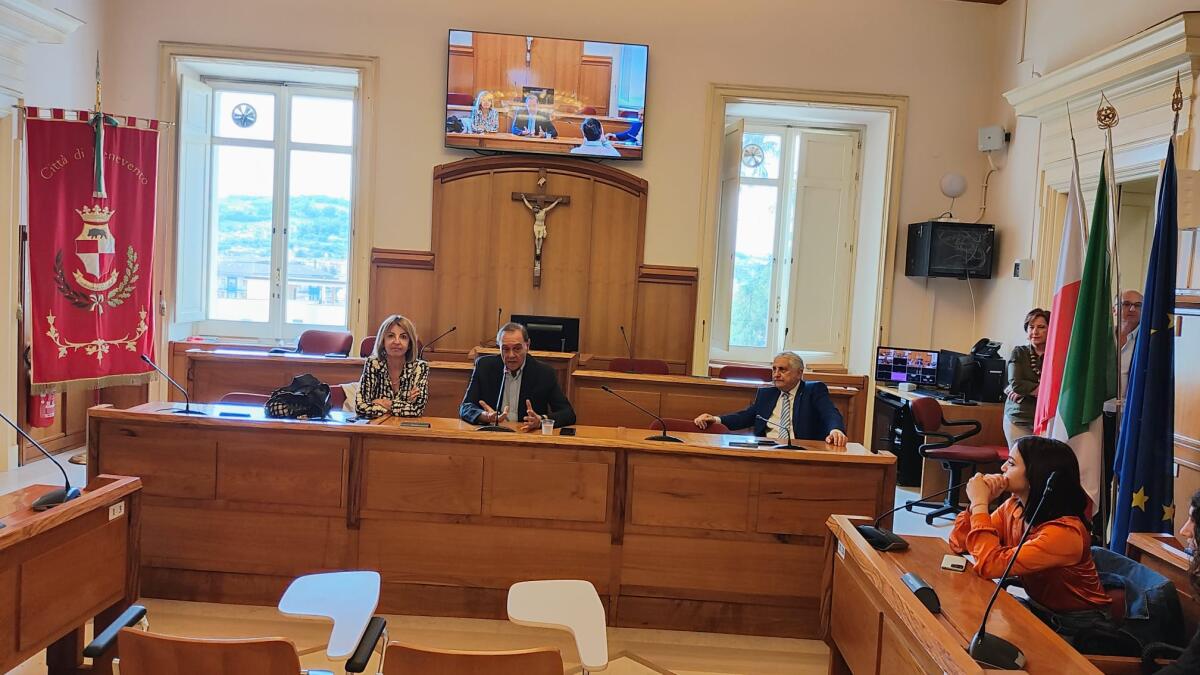 Servizio civile, il Sindaco saluta i ragazzi che cominciano l'esperienza. - 