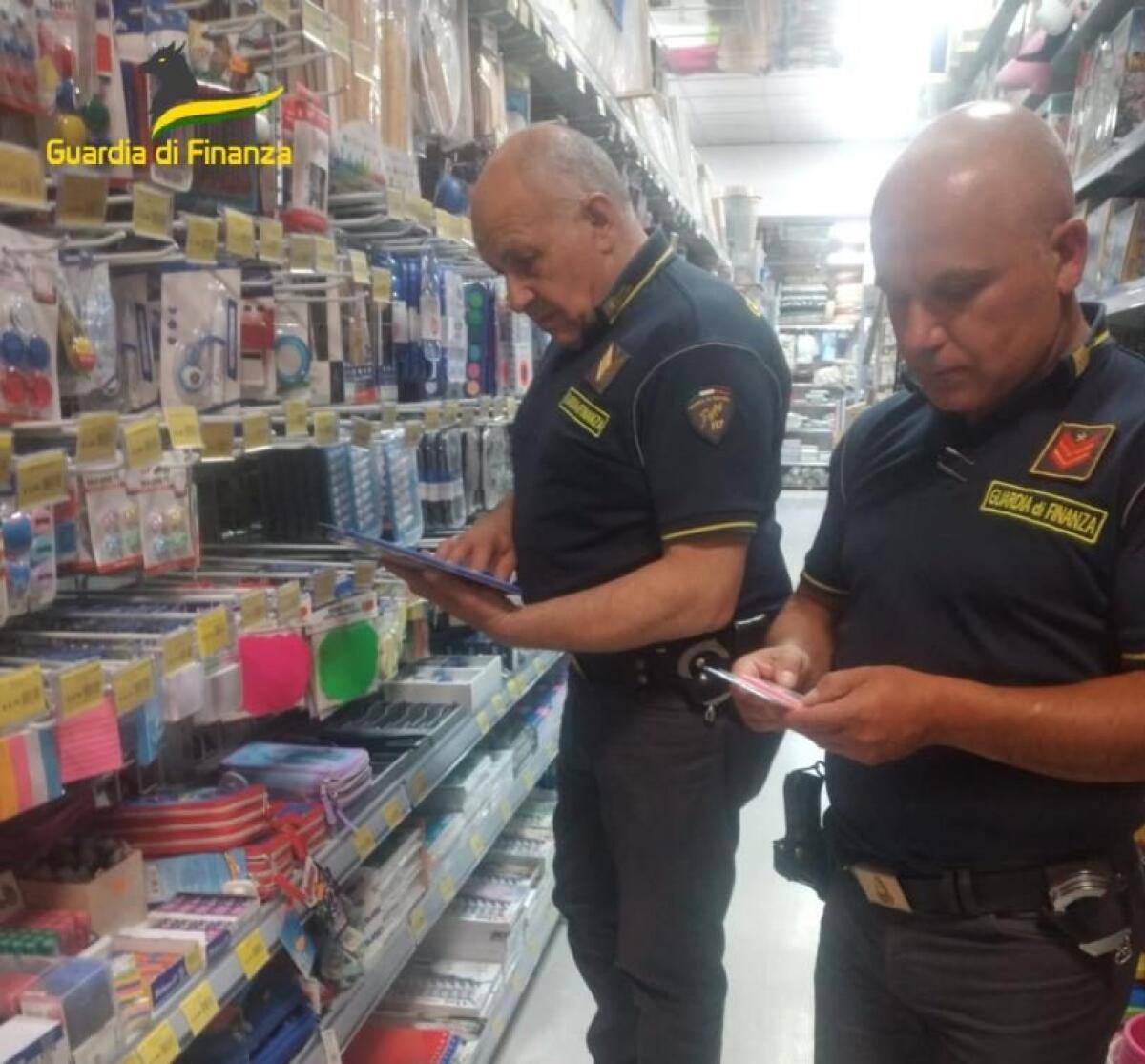 Benevento. Sequestrati 2600 articoli illegali e non conformi agli standard di sicurezza. - 