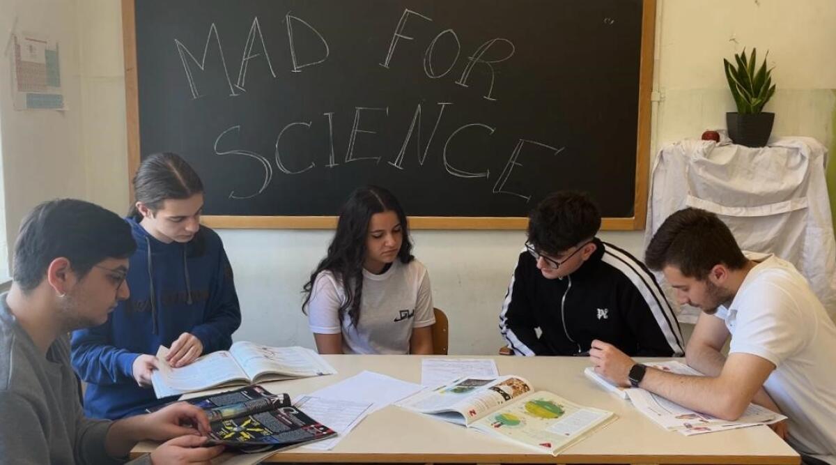 Il Liceo Galilei è tra le 8 scuole ITALIANE FINALISTE della competizione MAD FOR SCIENCE 2024 - 
