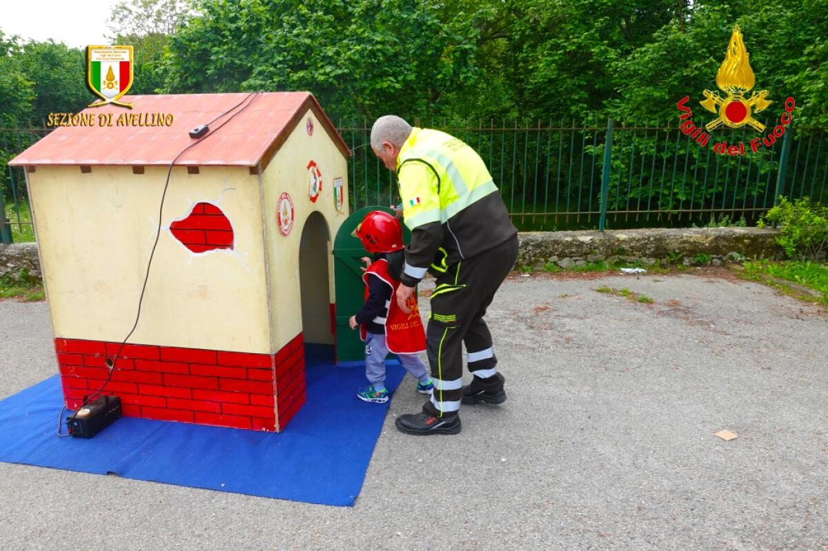 Percorso ludico formarito di Pompieropoli presso la scuola dell'infanzia di Avellino - 