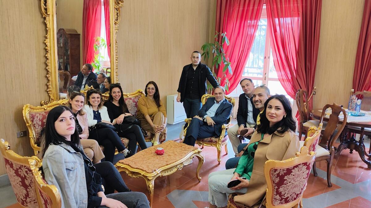 Il sindaco Mastella ha incontrato una delegazione delle famiglie della scuola Bilingue. - 