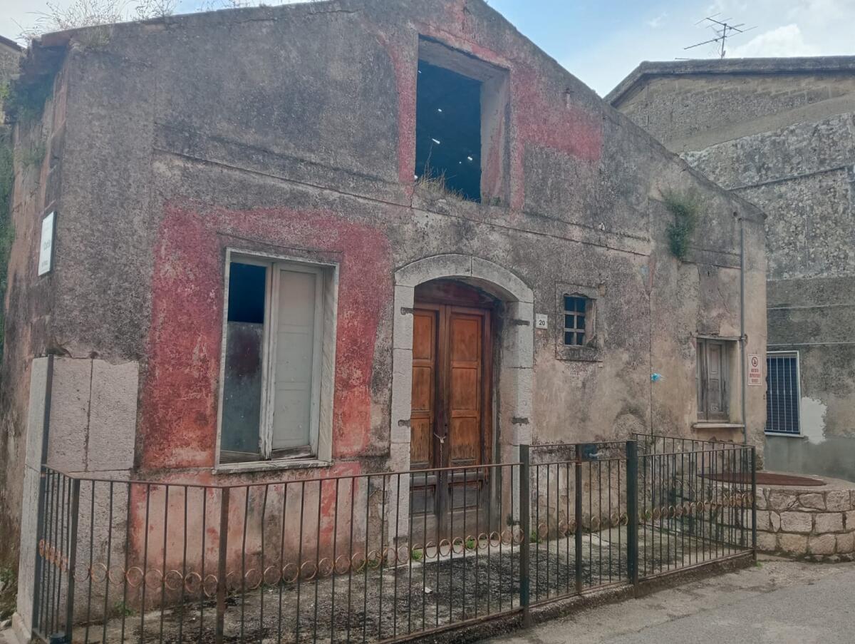 Cervinara. No all'abbattimento di  un pezzo di storia della Frazione Pirozza - 
